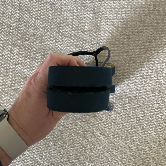 Tory Burch thin women’s flip flops, navy blue, polka dots and floral, size 8 - Picture 3 of 9